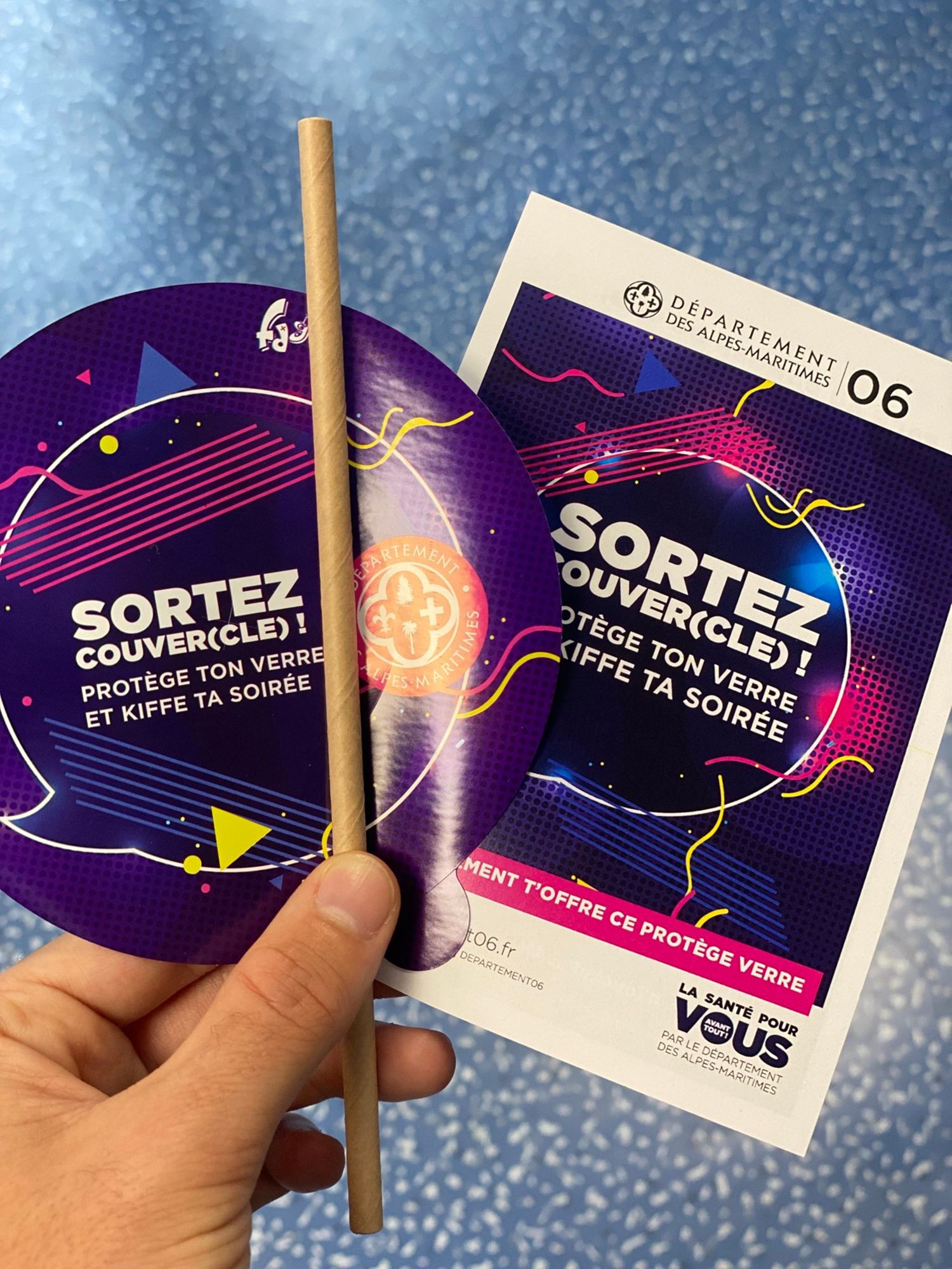 Dispositif "Sortez couvercle"